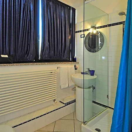 Ai Cipressi Bed and Breakfast Λούκα