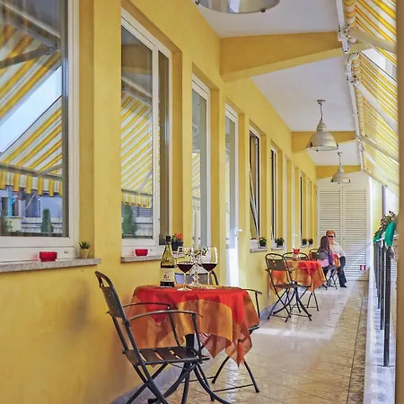 לינה וארוחת בוקר Ai Cipressi 3*